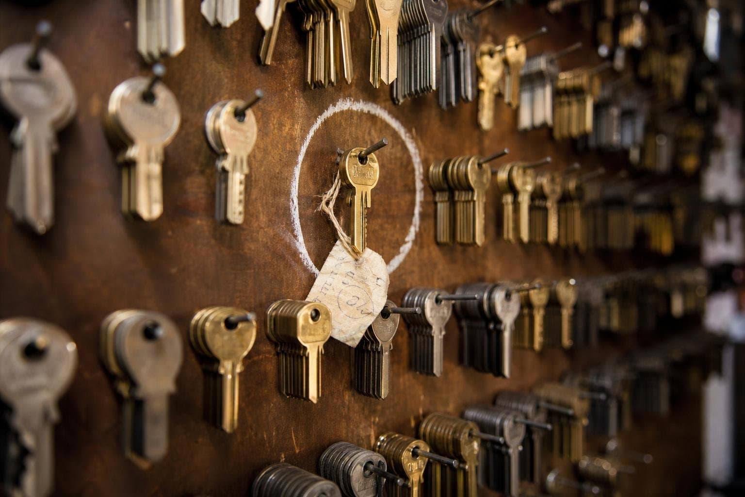 A wall of unlabeled keys with a single key circled in chalk and tagged.